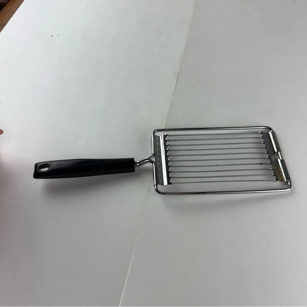 Vintage EKCO Slicer Tomato Cheese Cutter Stainless Steel Black Handle Serrated.